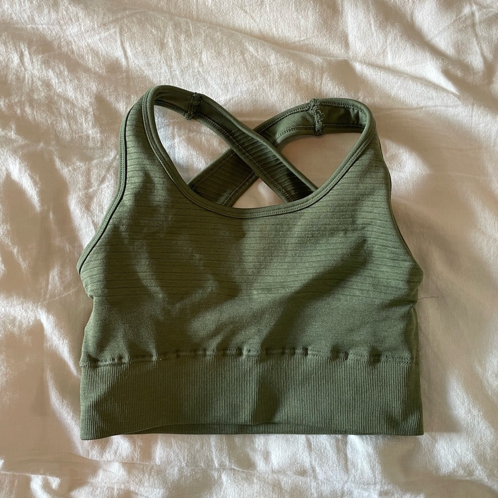 Alphalete sports bra